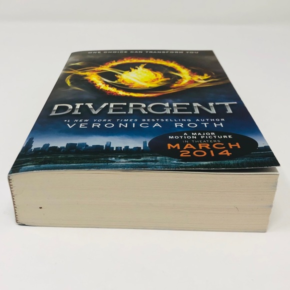 DIVERGENT VERONICA ROTH SOFTCOVER BOOK - Picture 3 of 7